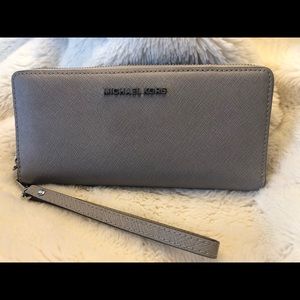 Michael Kors Jet Set Wallet/Clutch